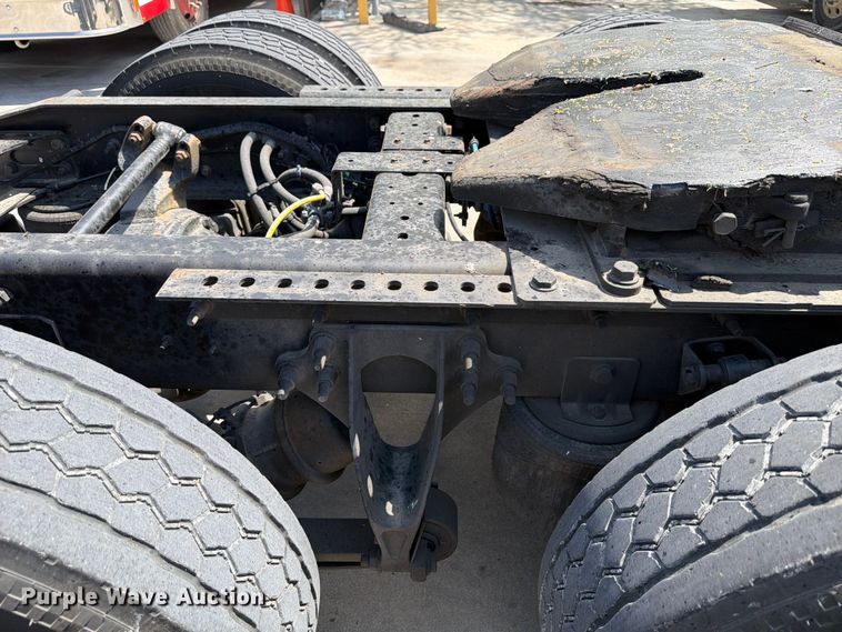 image for item ED5195 2012 International 8600 semi truck