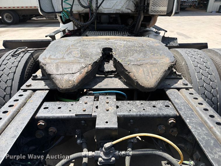 image for item ED5195 2012 International 8600 semi truck