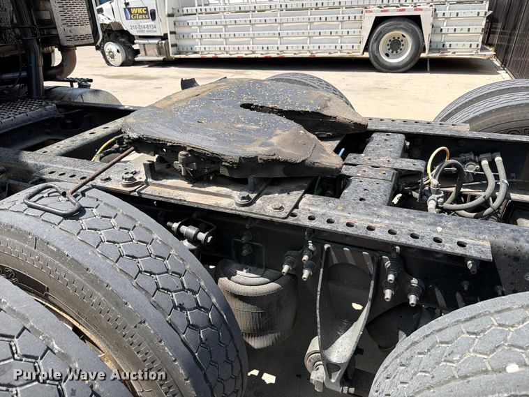 image for item ED5195 2012 International 8600 semi truck