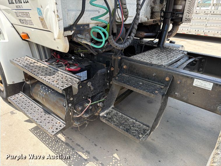 image for item ED5195 2012 International 8600 semi truck