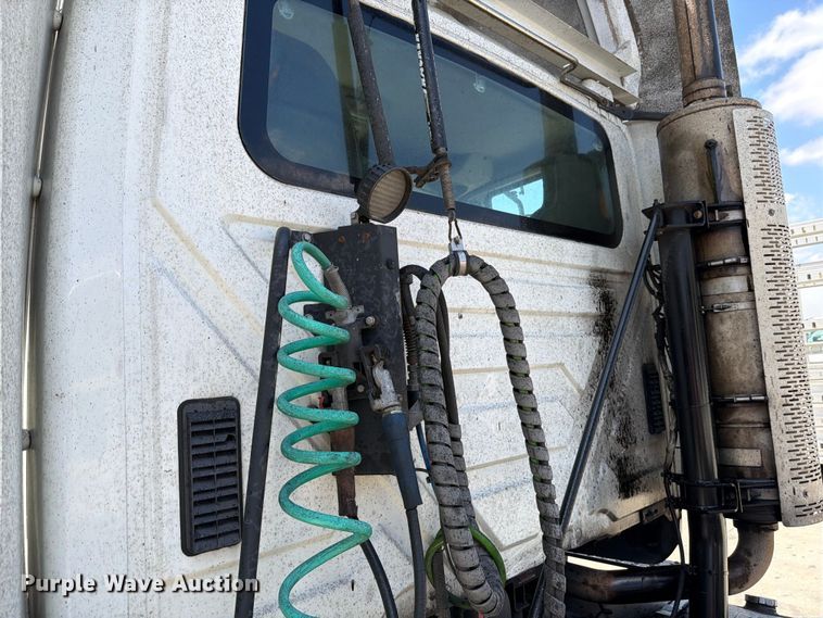 image for item ED5195 2012 International 8600 semi truck