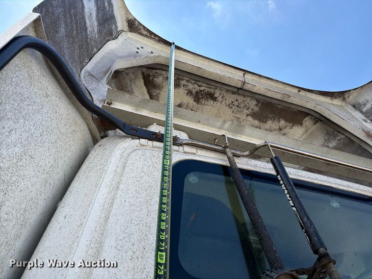 image for item ED5195 2012 International 8600 semi truck