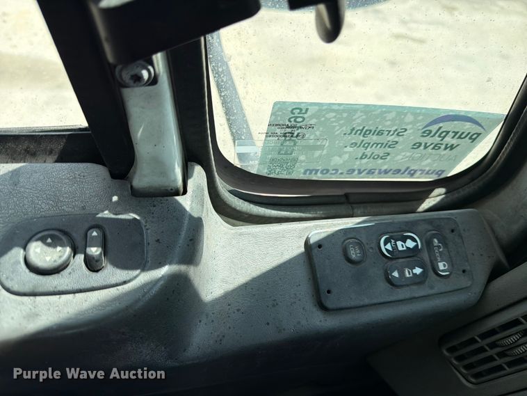 image for item ED5195 2012 International 8600 semi truck