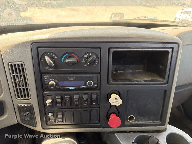 image for item ED5195 2012 International 8600 semi truck