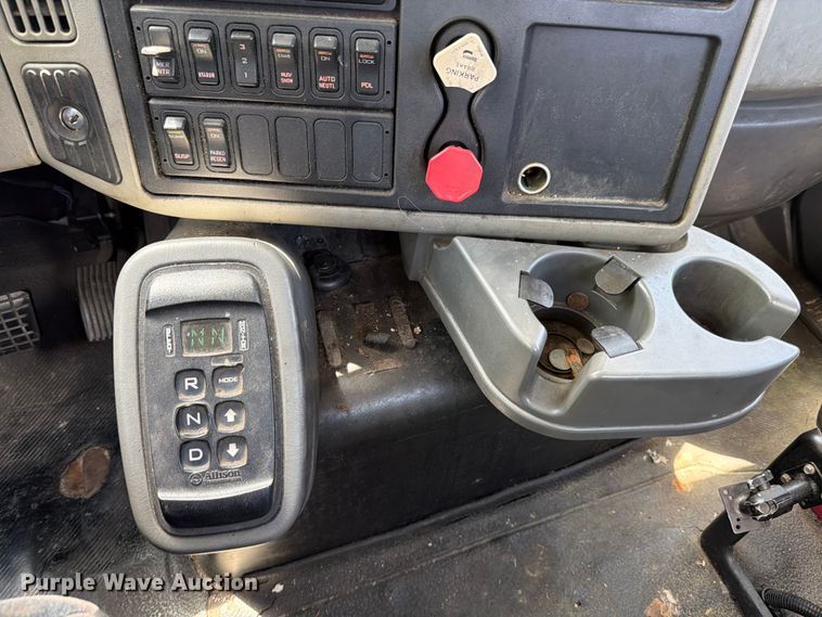 image for item ED5195 2012 International 8600 semi truck