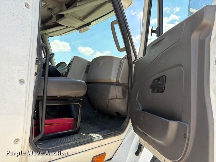 image for item ED5195 2012 International 8600 semi truck