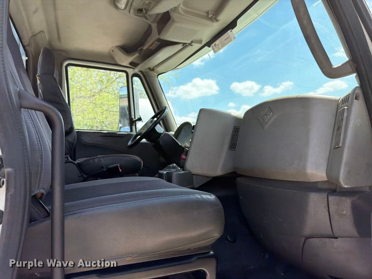 image for item ED5195 2012 International 8600 semi truck