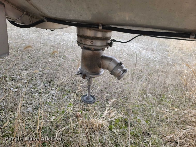 image for item EE0903 1995 Polar tank trailer