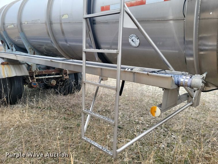 image for item EE0903 1995 Polar tank trailer