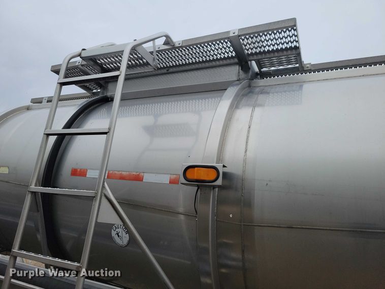 image for item EE0903 1995 Polar tank trailer