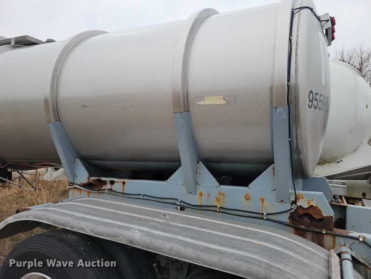 image for item EE0903 1995 Polar tank trailer
