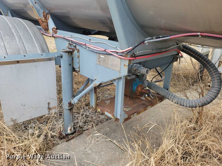 image for item EE0903 1995 Polar tank trailer