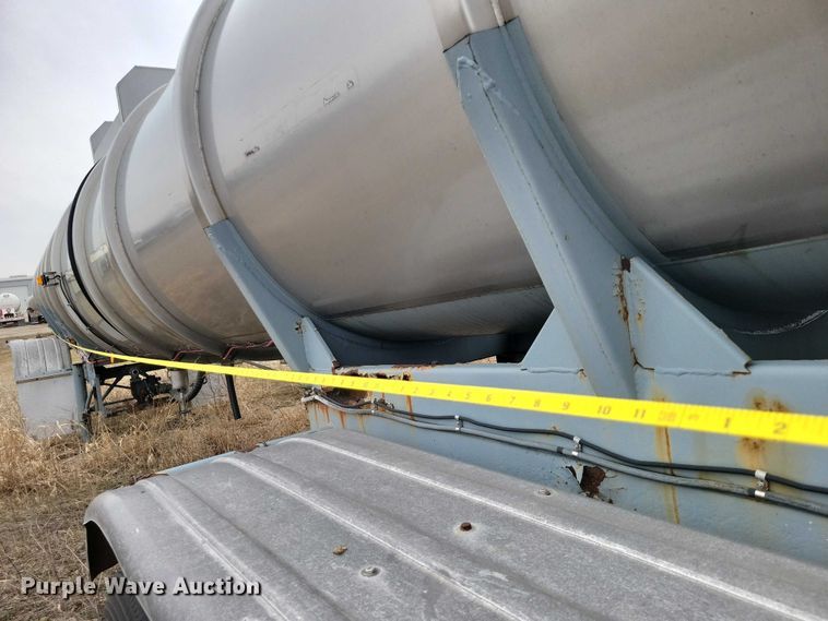 image for item EE0903 1995 Polar tank trailer