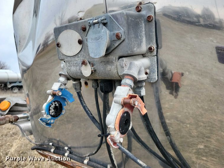 image for item EE0904 1991 Polar tank trailer