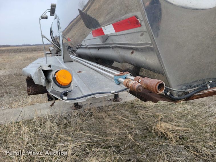 image for item EE0904 1991 Polar tank trailer