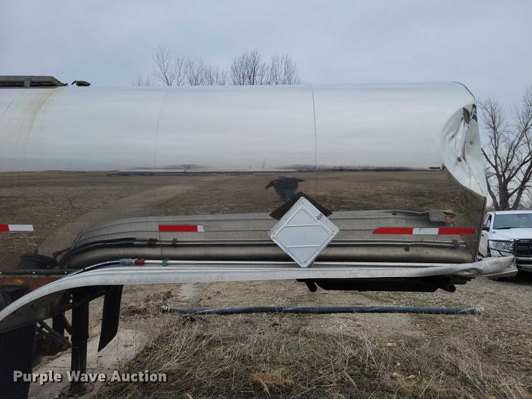 image for item EE0904 1991 Polar tank trailer