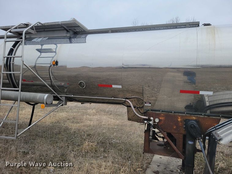 image for item EE0904 1991 Polar tank trailer