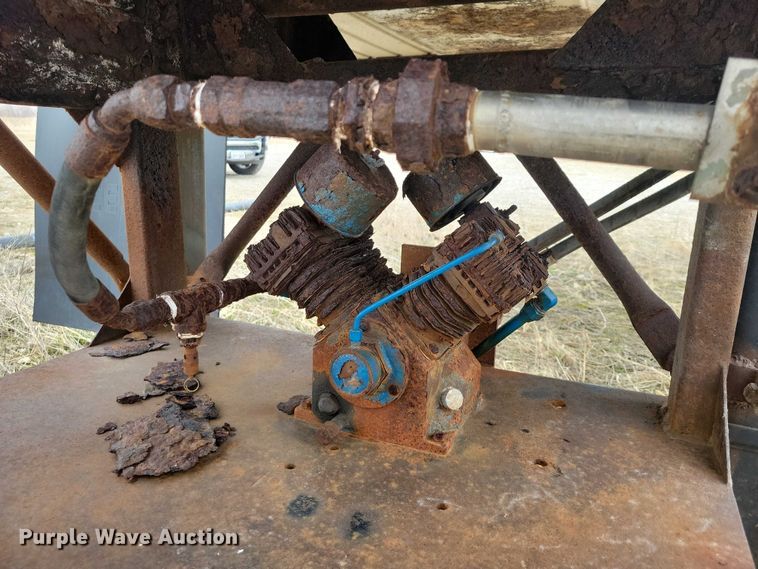 image for item EE0904 1991 Polar tank trailer