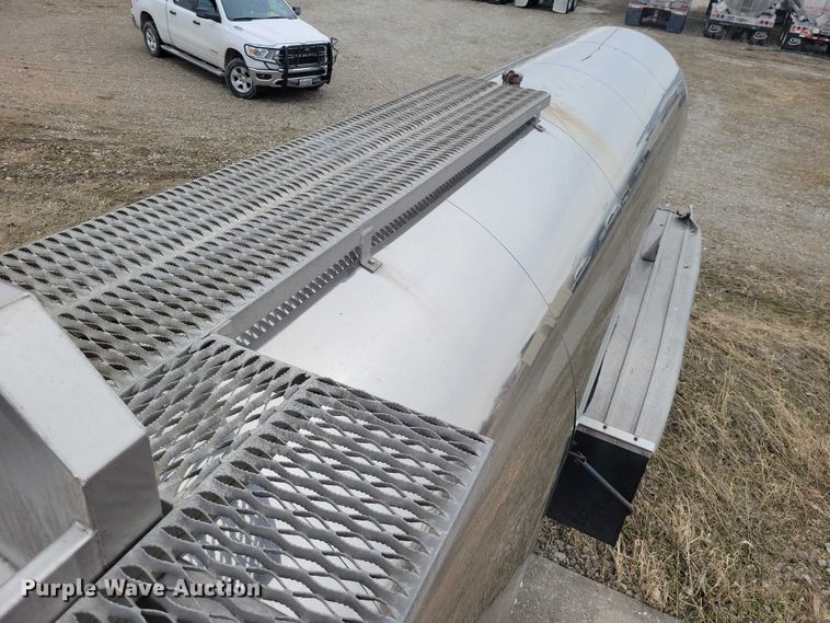 image for item EE0904 1991 Polar tank trailer