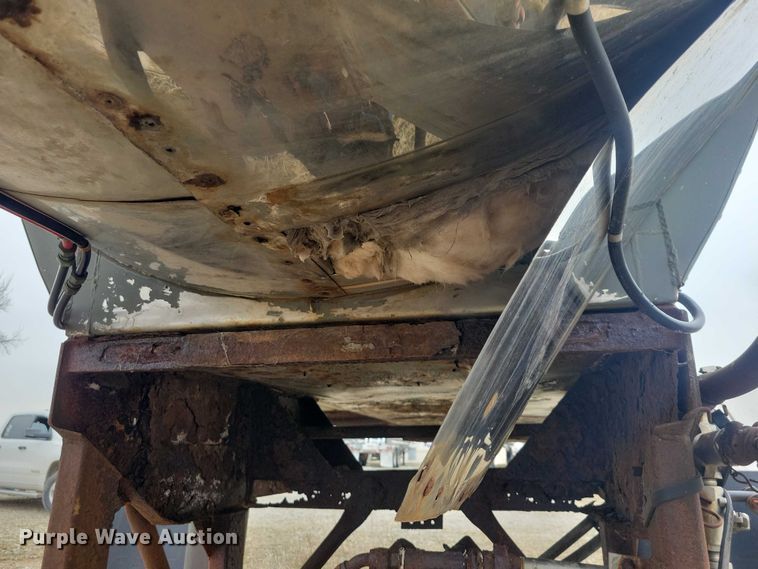 image for item EE0904 1991 Polar tank trailer