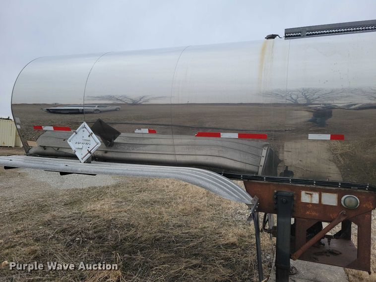 image for item EE0904 1991 Polar tank trailer