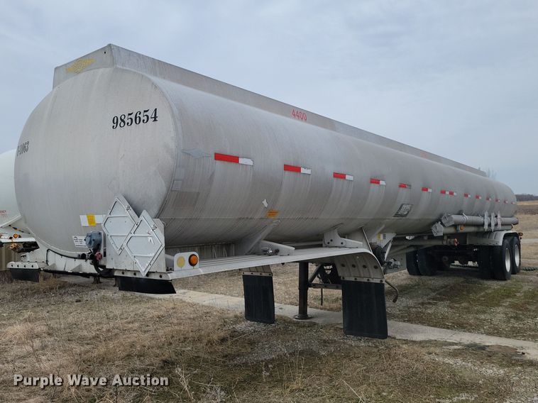 image for item EE0905 1998 Beall BAST-95-3-SB tank trailer