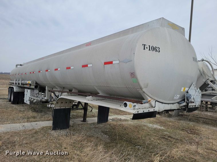 image for item EE0905 1998 Beall BAST-95-3-SB tank trailer