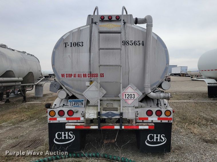 image for item EE0905 1998 Beall BAST-95-3-SB tank trailer