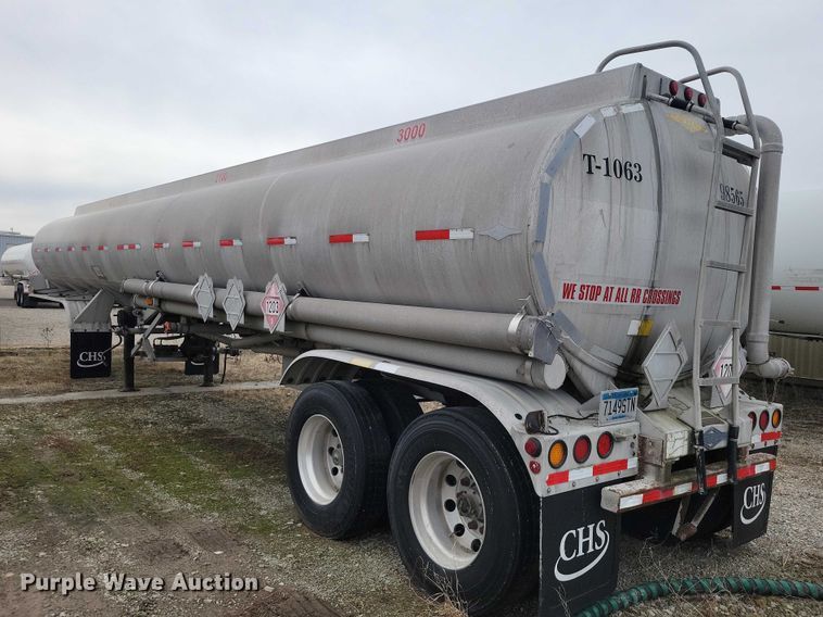 image for item EE0905 1998 Beall BAST-95-3-SB tank trailer