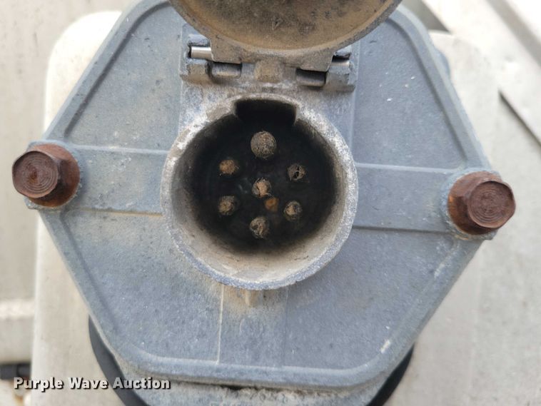 image for item EE0905 1998 Beall BAST-95-3-SB tank trailer