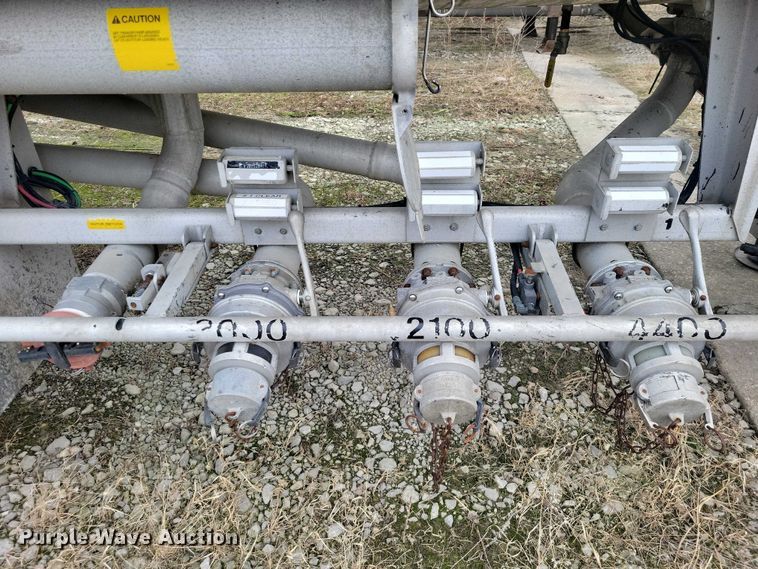 image for item EE0905 1998 Beall BAST-95-3-SB tank trailer