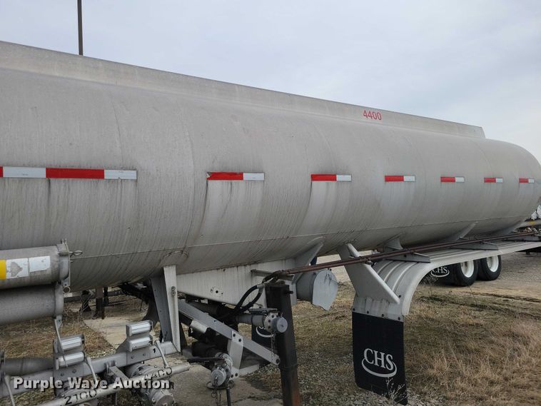 image for item EE0905 1998 Beall BAST-95-3-SB tank trailer