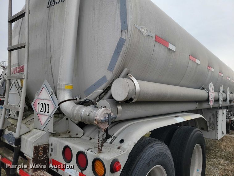 image for item EE0905 1998 Beall BAST-95-3-SB tank trailer