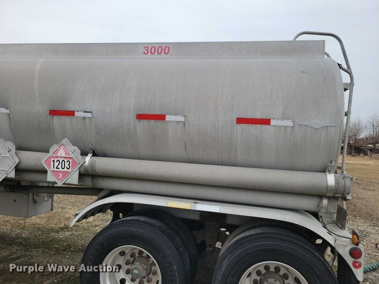 image for item EE0905 1998 Beall BAST-95-3-SB tank trailer