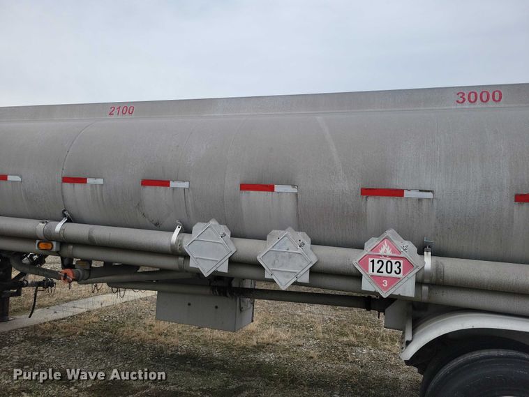 image for item EE0905 1998 Beall BAST-95-3-SB tank trailer