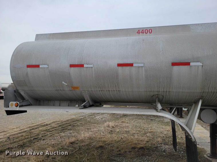 image for item EE0905 1998 Beall BAST-95-3-SB tank trailer