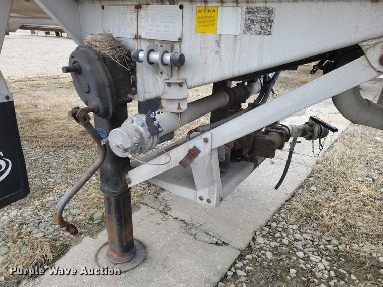 image for item EE0905 1998 Beall BAST-95-3-SB tank trailer