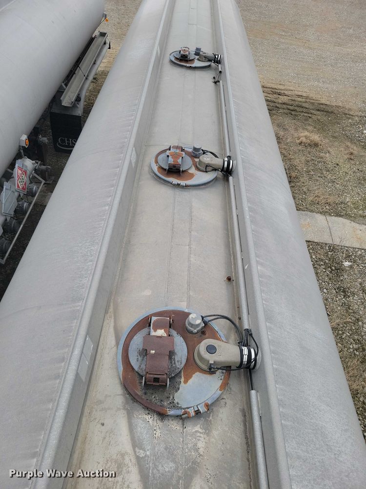 image for item EE0905 1998 Beall BAST-95-3-SB tank trailer