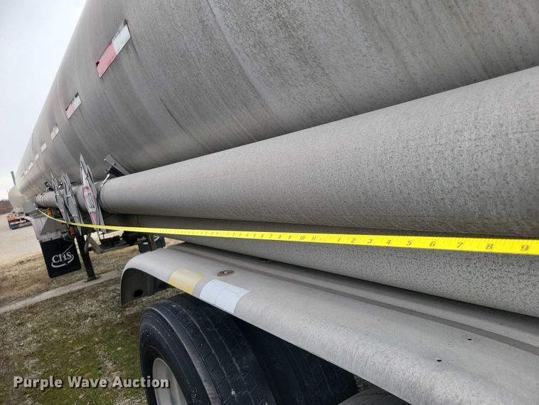 image for item EE0905 1998 Beall BAST-95-3-SB tank trailer