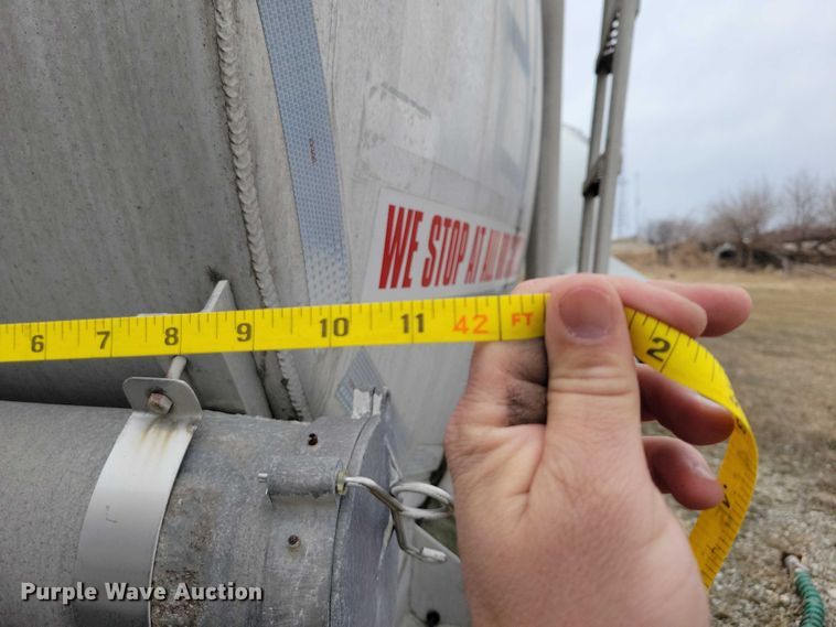 image for item EE0905 1998 Beall BAST-95-3-SB tank trailer