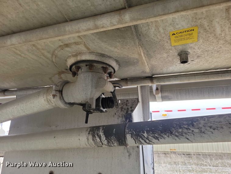 image for item EE0905 1998 Beall BAST-95-3-SB tank trailer