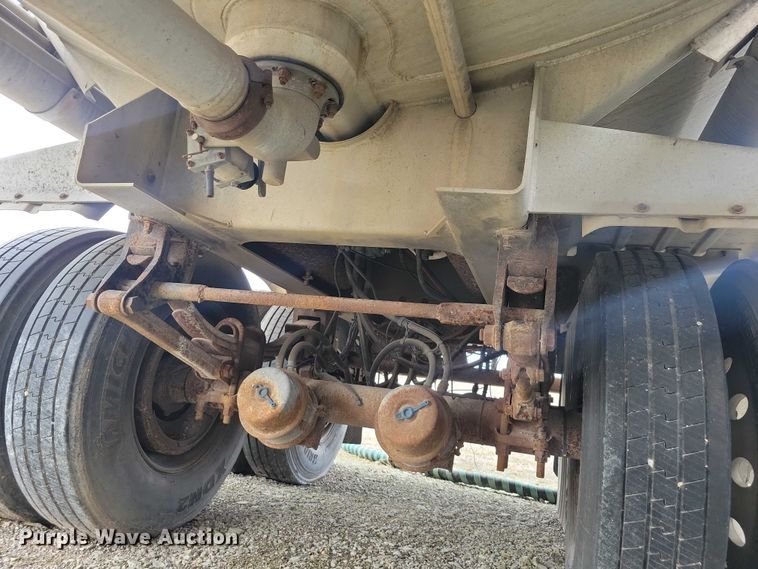 image for item EE0905 1998 Beall BAST-95-3-SB tank trailer