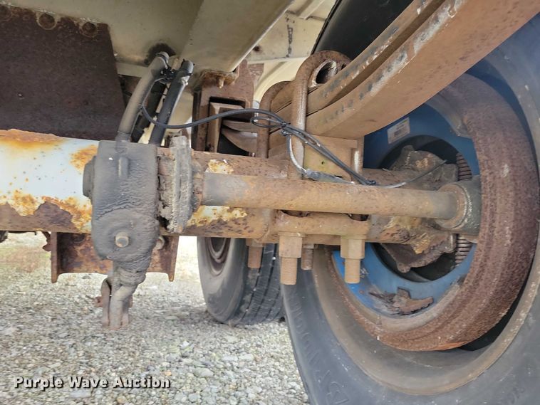 image for item EE0905 1998 Beall BAST-95-3-SB tank trailer