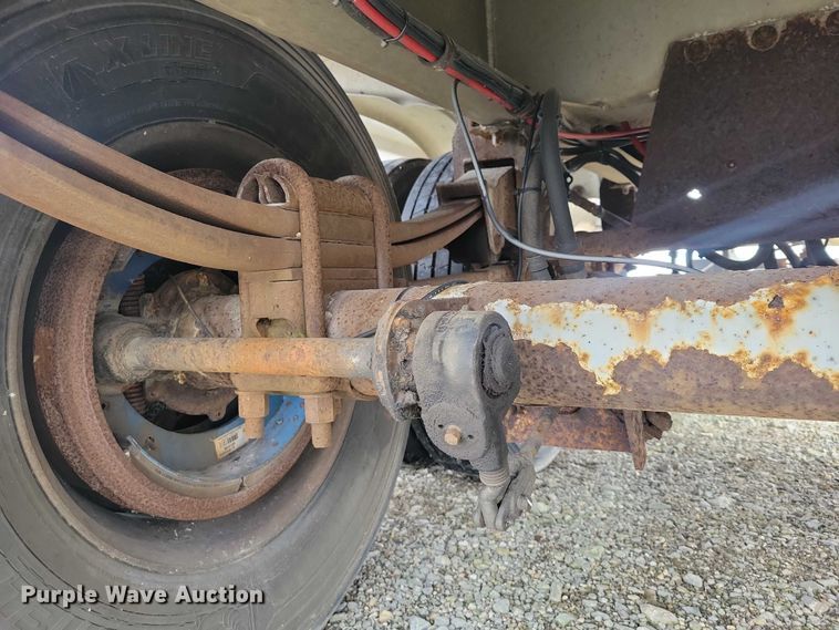 image for item EE0905 1998 Beall BAST-95-3-SB tank trailer