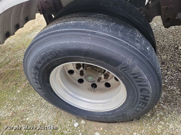 image for item EE0905 1998 Beall BAST-95-3-SB tank trailer