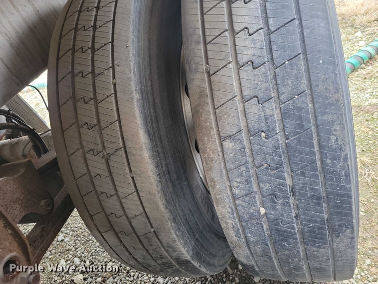 image for item EE0905 1998 Beall BAST-95-3-SB tank trailer