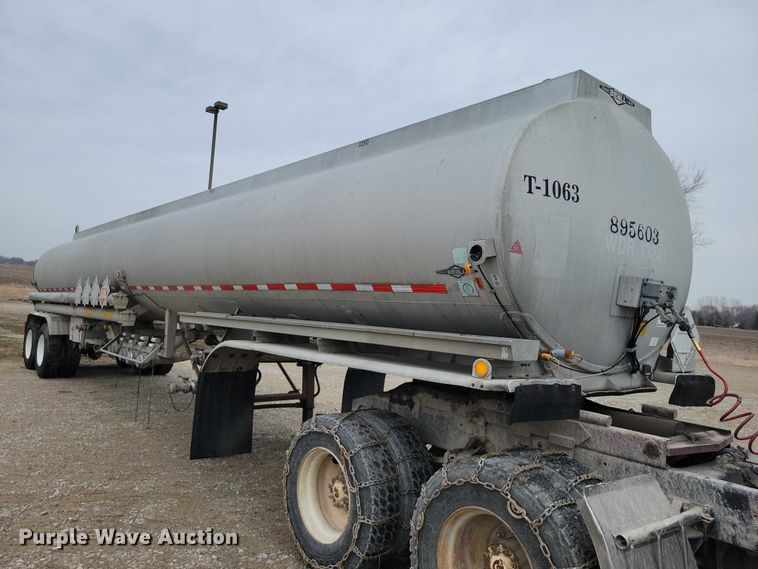 image for item EE0906 1989 Beall BAST-92-4 tank trailer