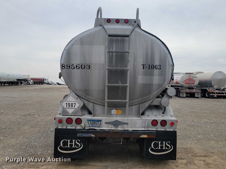 image for item EE0906 1989 Beall BAST-92-4 tank trailer