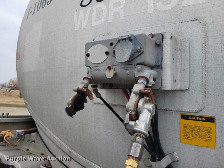 image for item EE0906 1989 Beall BAST-92-4 tank trailer