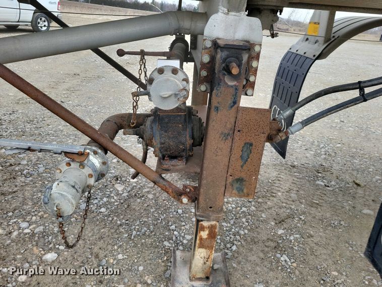 image for item EE0906 1989 Beall BAST-92-4 tank trailer